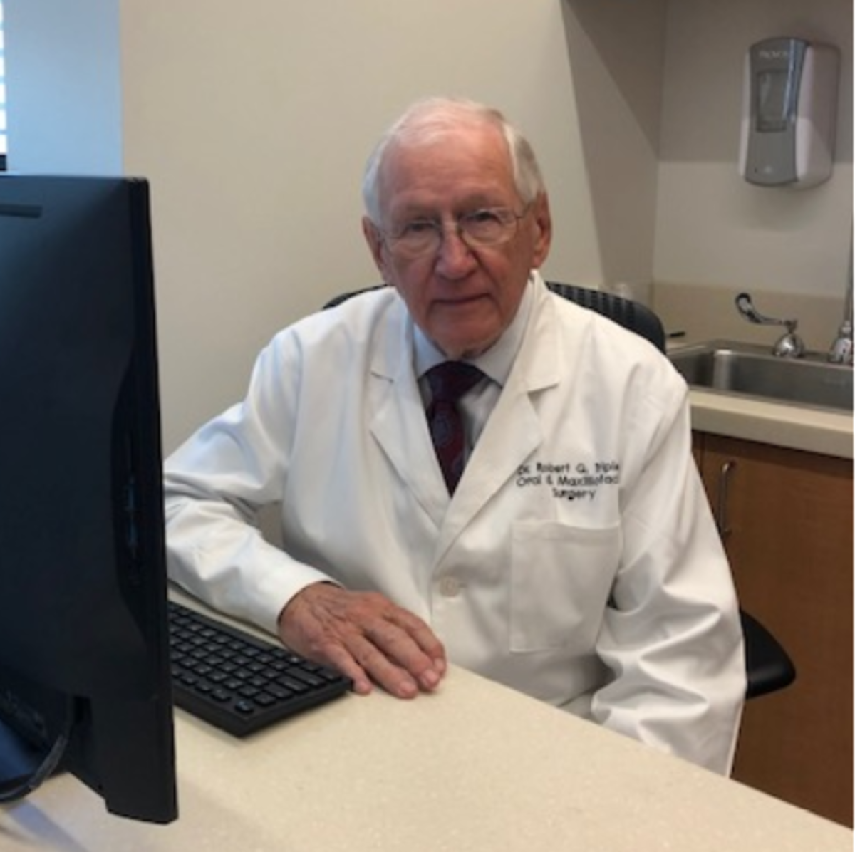 Dr. R Gilbert Triplett presidente del Comité de Revisión Clínica y Científica de la Osteo Science Foundation 2014–2020